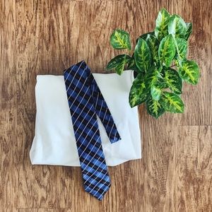 Roundtree & Yorke plaid tie